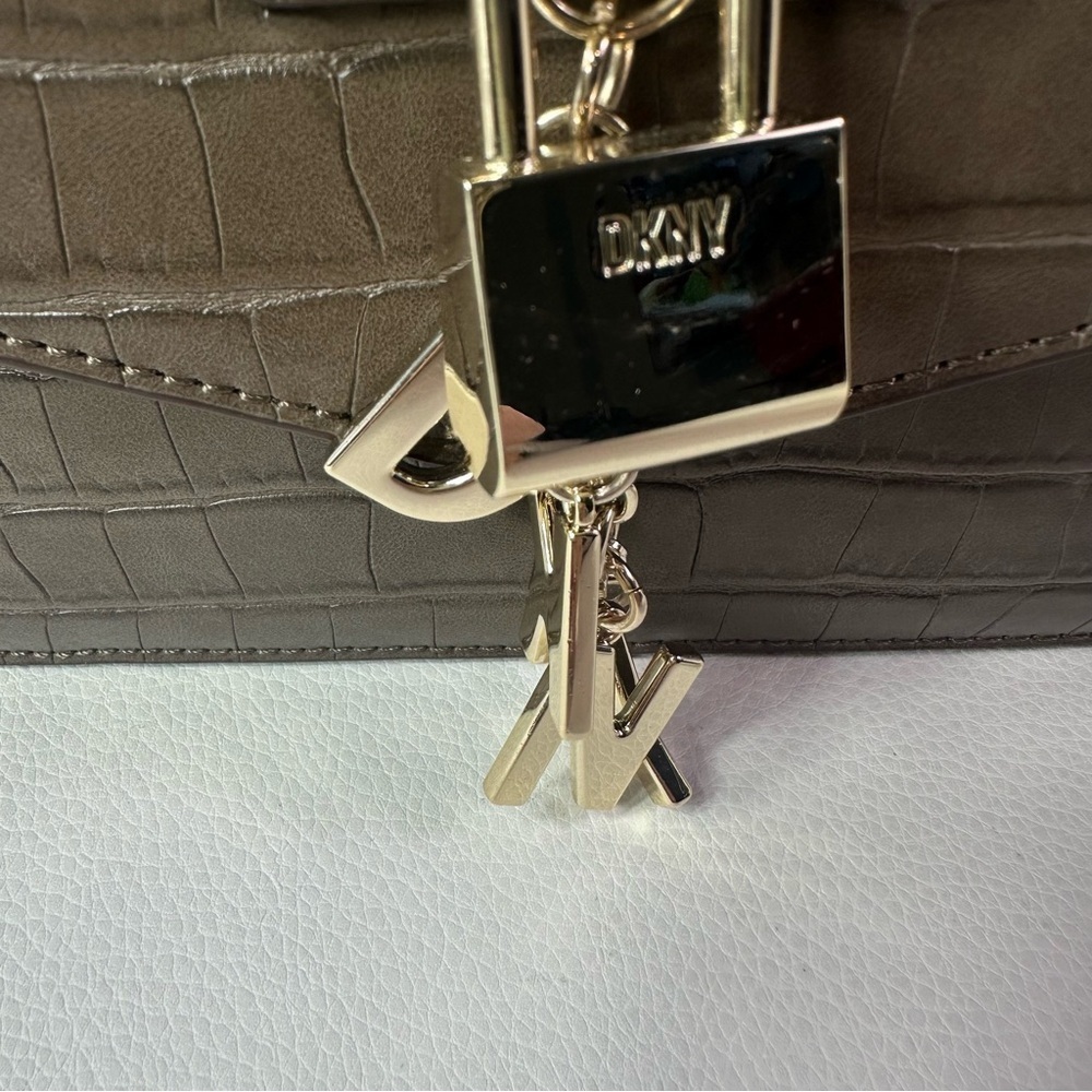 NEW DKNY WOMEN’S ELISSA SMALL FLAP EMBOSSED CROSSBODY BAG - Picture 6 of 11